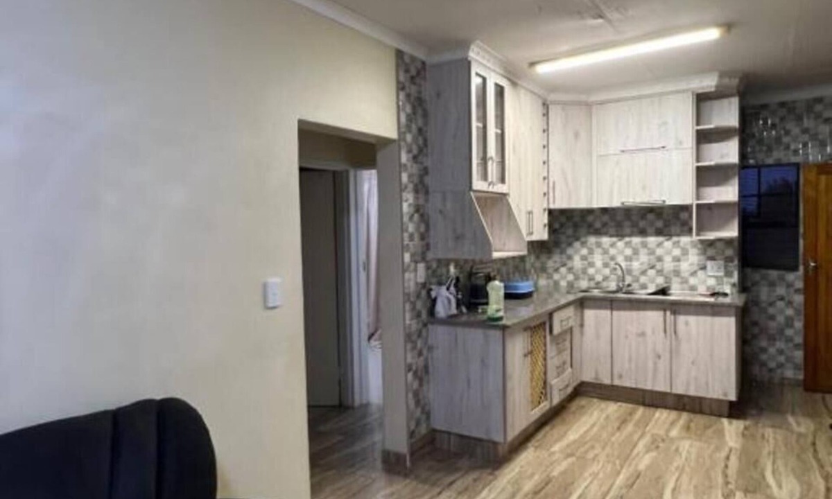 Newcastle Apartment | 08tree76nine7725
