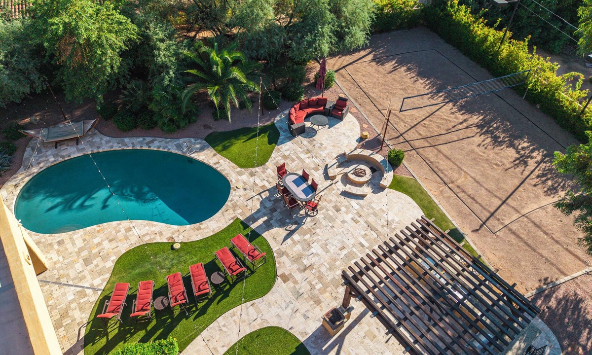 Sundown Ranchos House | 1 Acre Escape 6BR - Pickleball, Volleyball, Bball, Heated Pool, Optl Casita