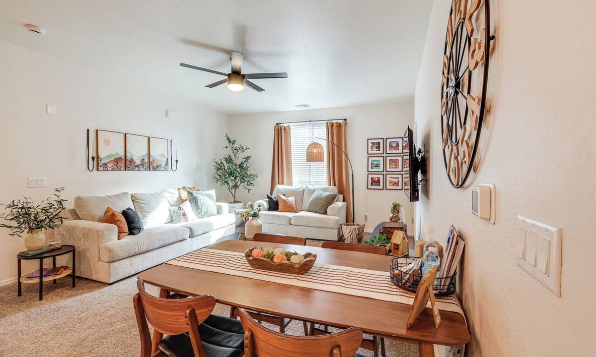 Flagstaff Condo | 1 Mi to Dtwn Flagstaff: Condo w/2 Balconies!