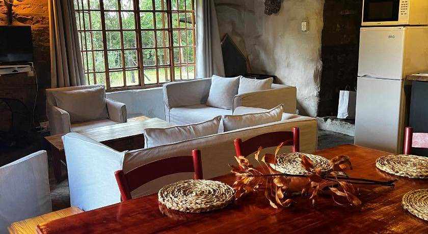 Uthukela District Municipality House | 100 m² Farmhouse ∙ 3 bedrooms ∙ 8 guests