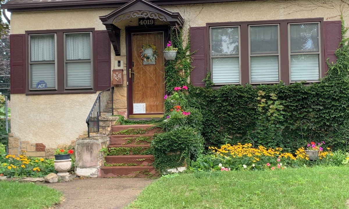 Minneapolis House | 2-bedroom bungalow in lovely Minneapolis with cool AC breeze