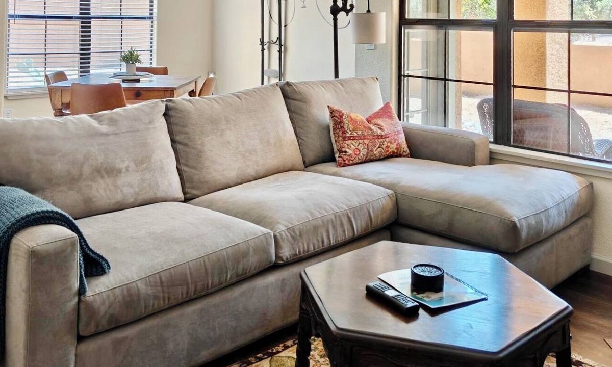 Tucson Condo | 2-Bedroom Condo in the Foothills, La Encantada, Galleries and Restaurants!