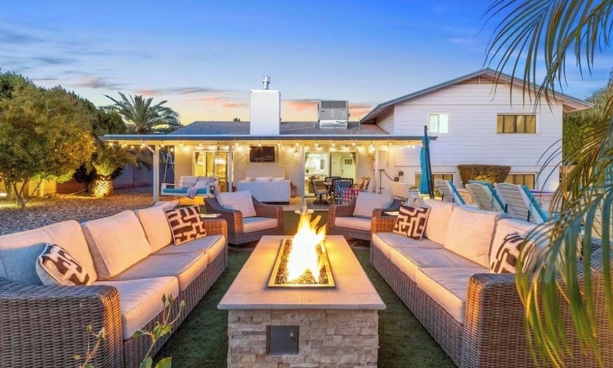 South Scottsdale House | 🌴2 King Suites, Huge HEATED POOL& SPA, 8 MIN TO OLD TOWN,2 LIVING ROOMS, FIREPIT