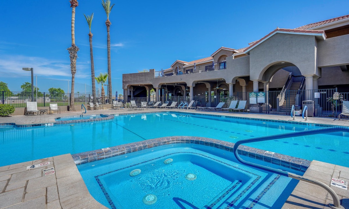 East Mesa House | 2 Patios & Fairway Views! Mesa Golf Resort Escape