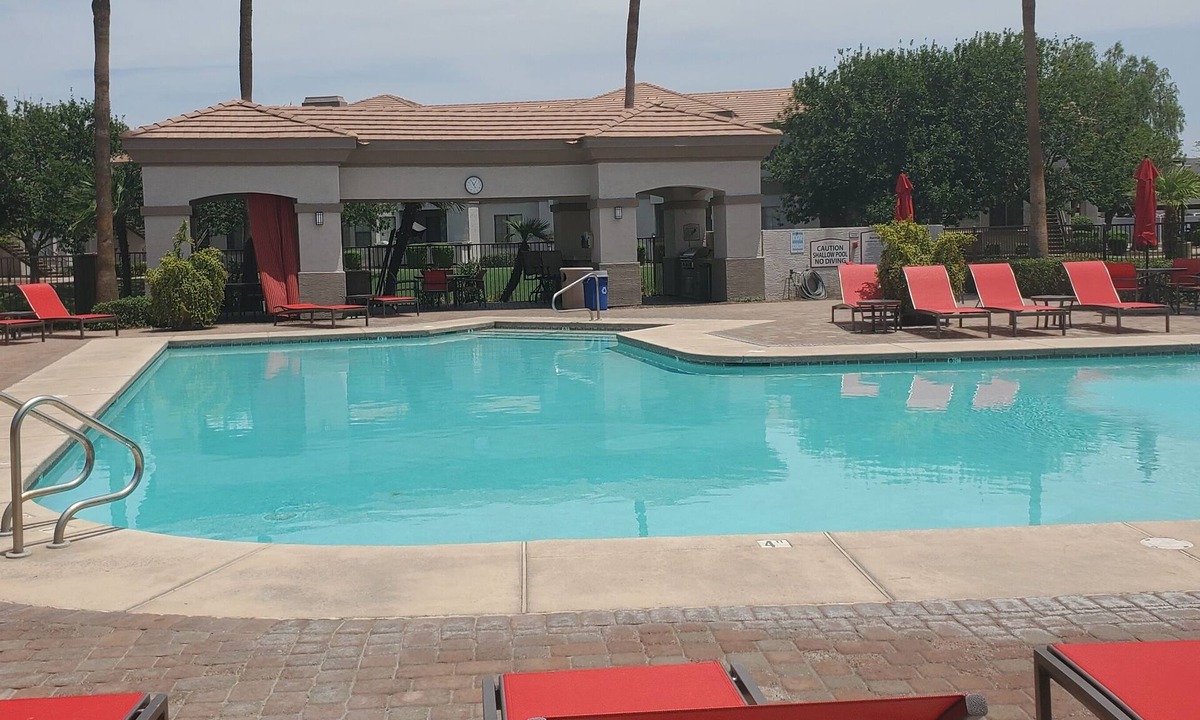 Gilbert Condo | 2nd floor 2 Bedroom Condo with Balcony