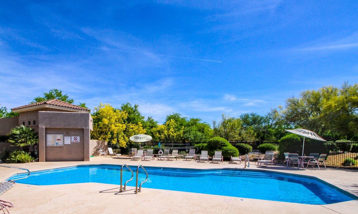 Rancho Vistoso Condo | 2nd-floor condo with sunset, mtn, & valley views, hot tub, pool, gym, balcony