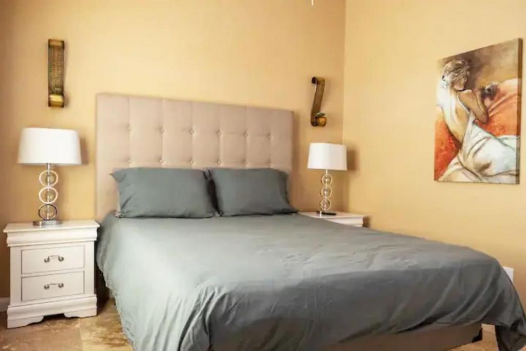 Tucson House | 2nd St 1 Awesome 2-Bedroom Unit in Hummingbird Alcove