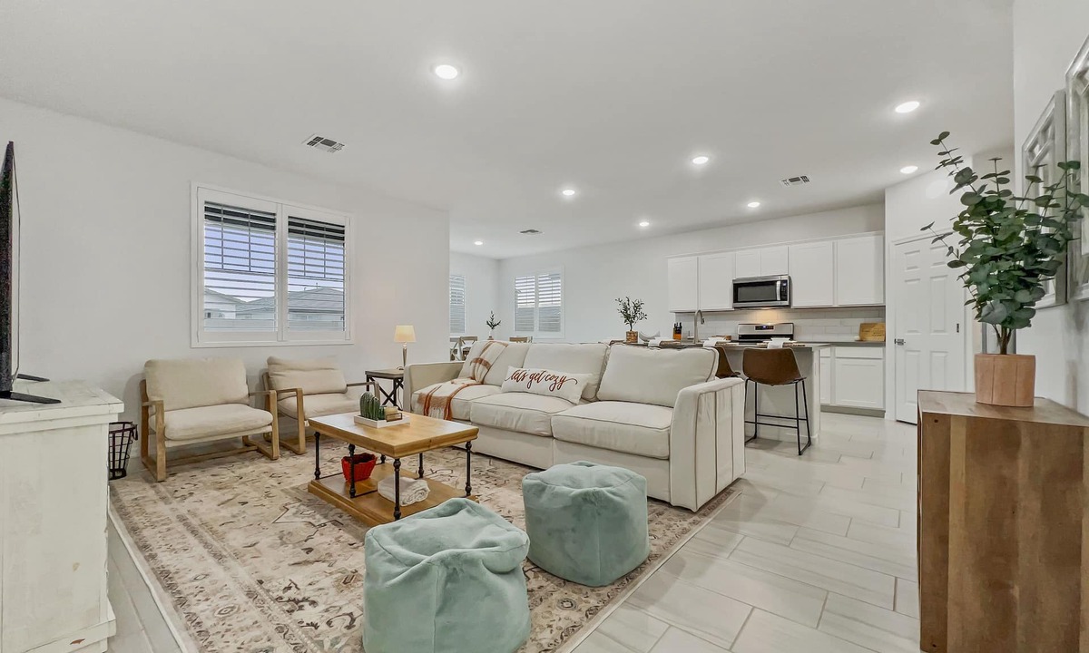 Queen Creek House | 3 bed, Sleeps 8! Discount!. Heated Community Pool.