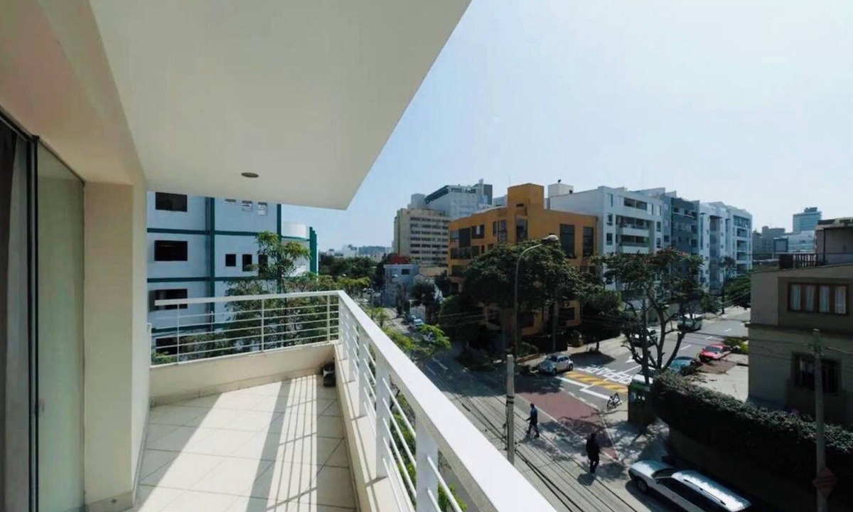 Armendariz Condo | 3-Bedroom 4-Bath condo 2 blocks from sea in Miraflores with WiFi and Balcony