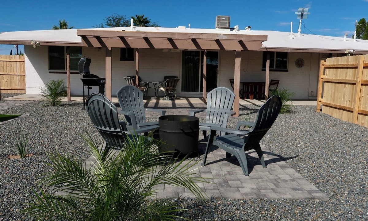 Tucson House | 3 Bedroom Retreat, 5 Min to AFB, Relaxing backyard!