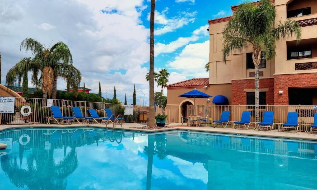 Palo Verde House | 3 Comfortable Units for Large Groups, Kitchen, Pool, Shop at Tucson Mall