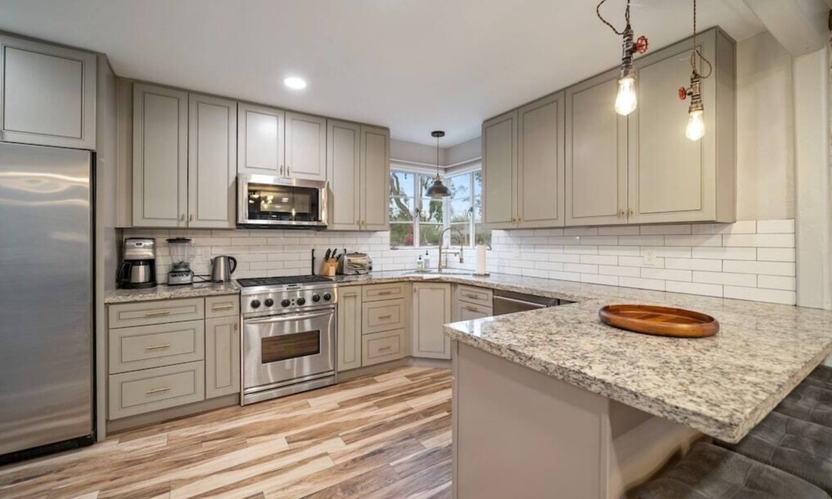 Coronado House | 3 KING beds, Open Concept, Shaded Lounge outside, Fenced Yard, Pet Friendly