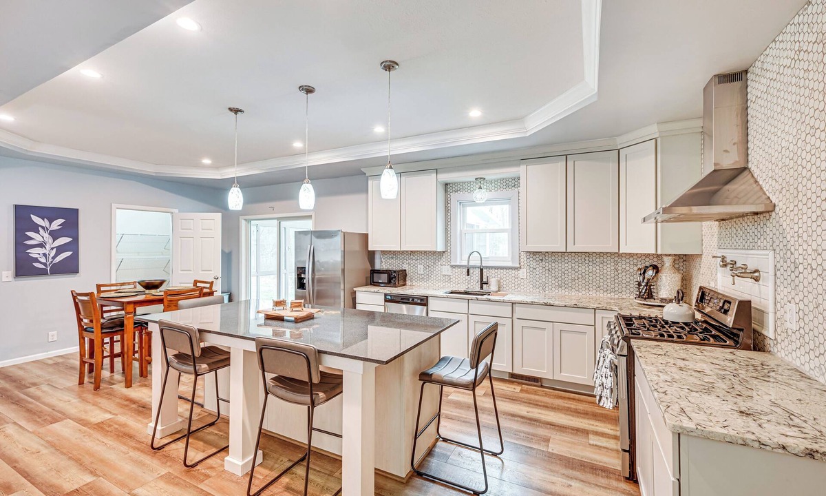 South Haven Cottage | 3 Mi to Dtwn: Family-friendly Home in South Haven!