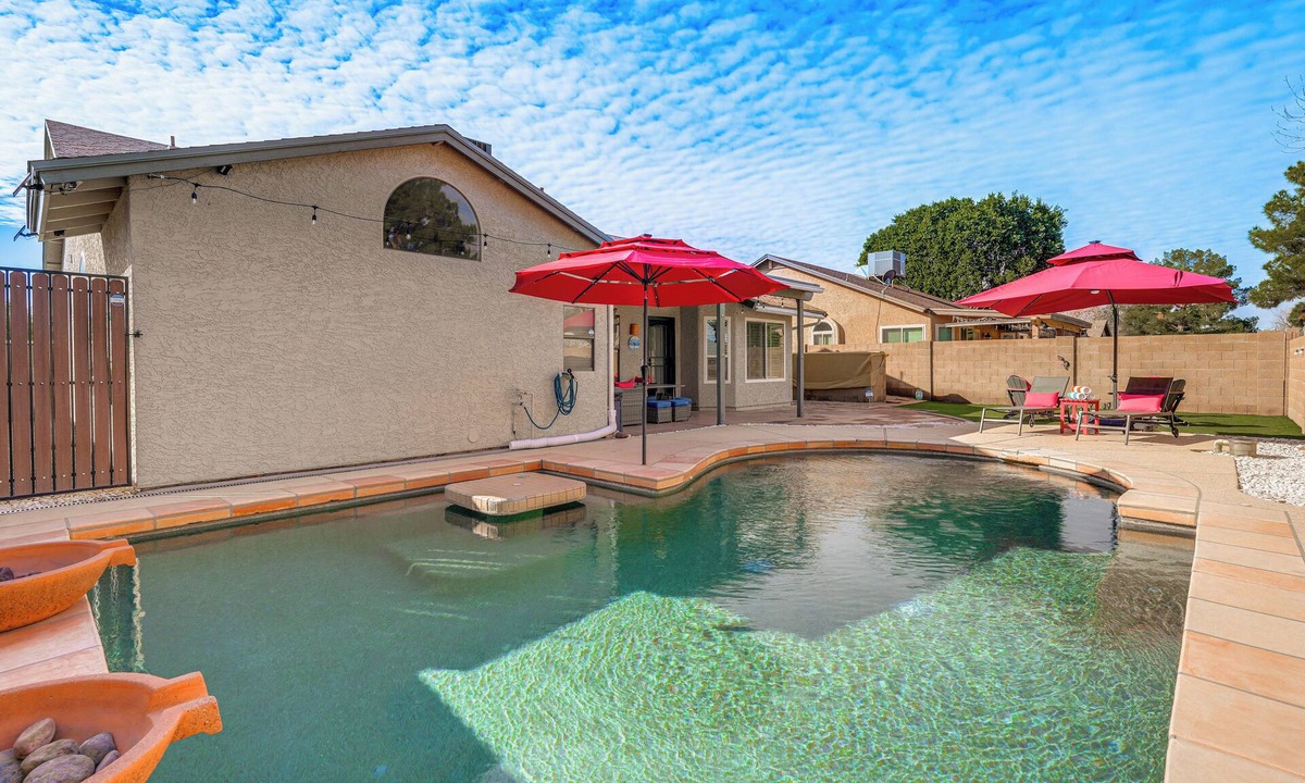 Templeton Manor House | 3 Mi to Dtwn: Home w/Heated Pool in Gilbert