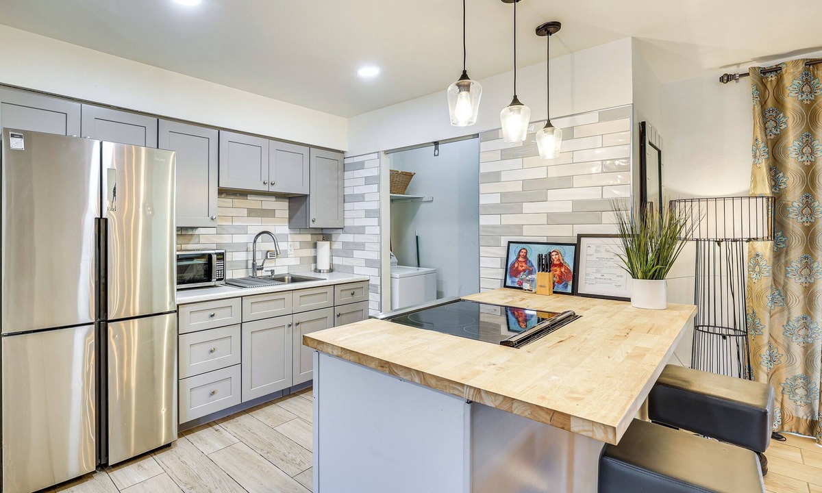 Mesa Cottage | 3 Mi to Dtwn Mesa: Home w/Fenced Backyard!