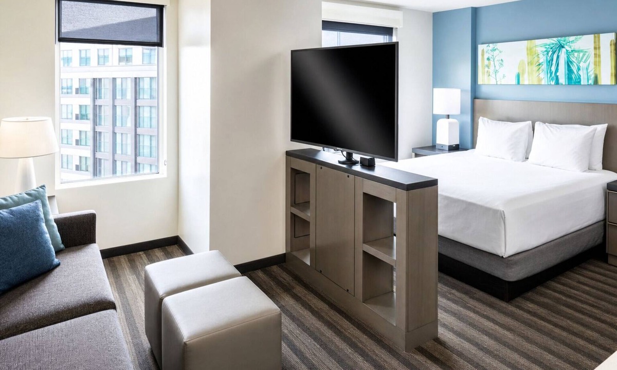 Tempe Hotel | 3 Tempe Suites – Pool, Gym, Walk to Mill Ave, Lake, Desert Garden & Dining
