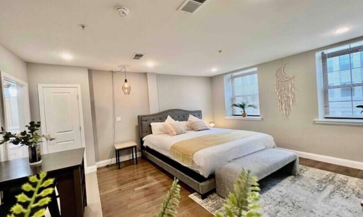 Logan Square Apartment | 308 Cozy and warm King Bed APT in center city