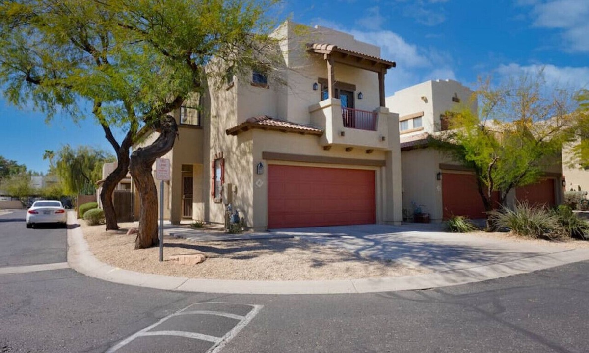 Mesa Villa | 3422 e university 20 · Fantastic 2 Bed Townhome in Central Mesa
