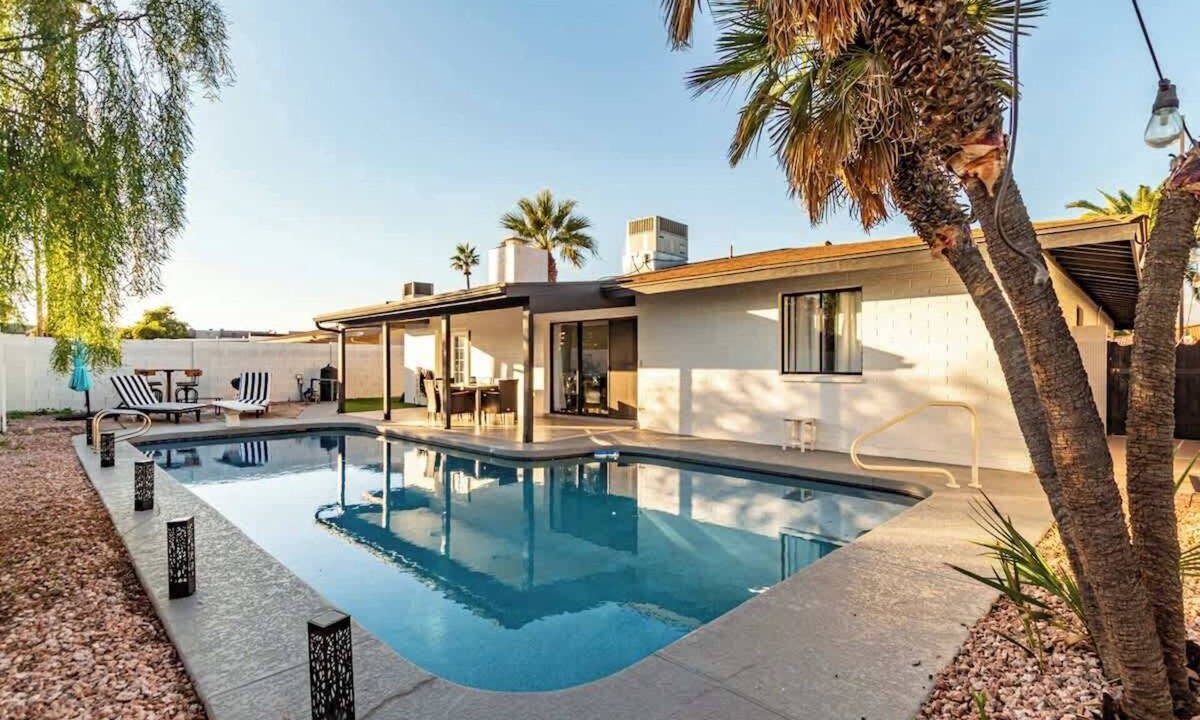 Dobson Ranch House | 3BR Retreat w/Diving Pool, BBQ & Workspace