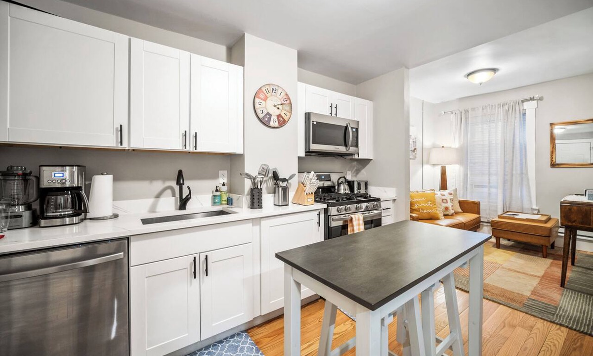 North End Apartment | 3brm/1bath North End Gem