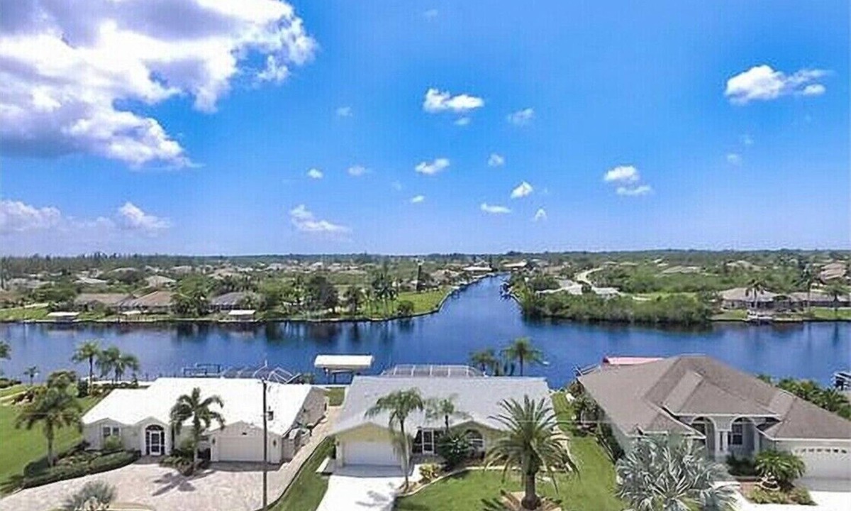 South Gulf Cove Villa | 4 BDRM 2.5 BATH Villa W/SPECTACULAR Views of LARGE Waterway Heated Pool -Dock