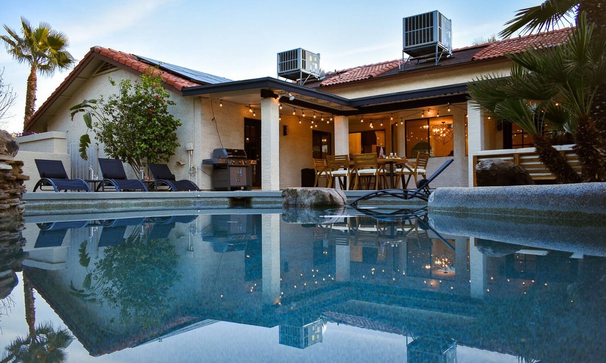 North Mountain House | 4-Bdrm Vacation Dream Home w/Backyard Paradise!