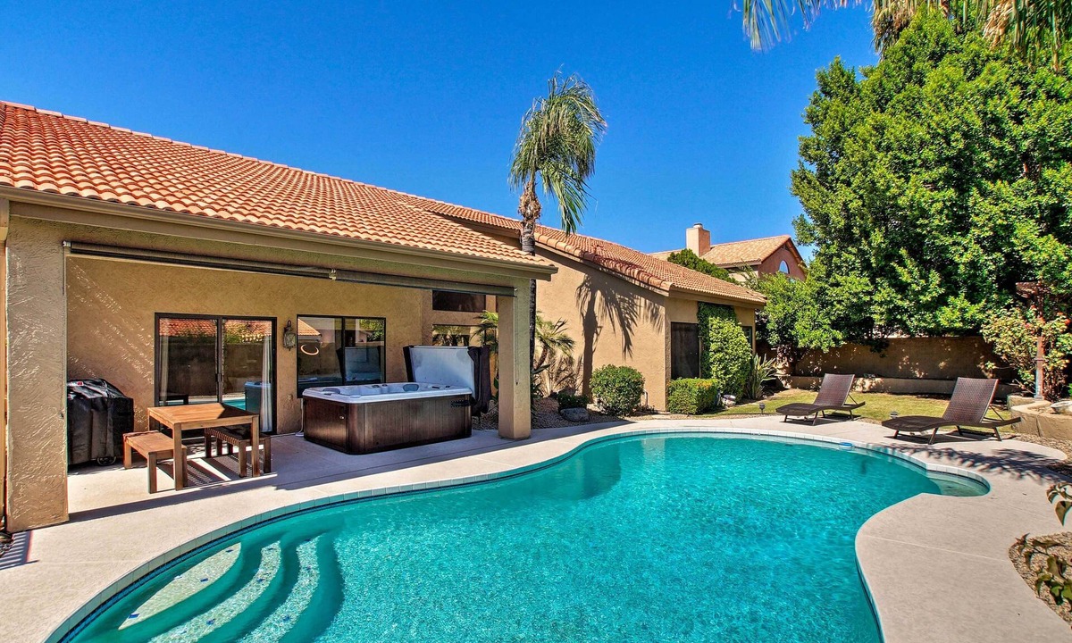 Paradise Park Vista Cottage | 4 Mi to TPC Scottsdale: Family Home w/Hot Tub!