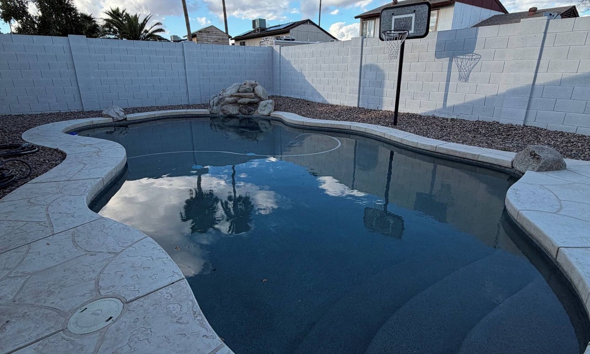 Woodridge House | 4B/2B - Glendale Good Vibes - pool/grill/fire pit/work space/Biz Wifi