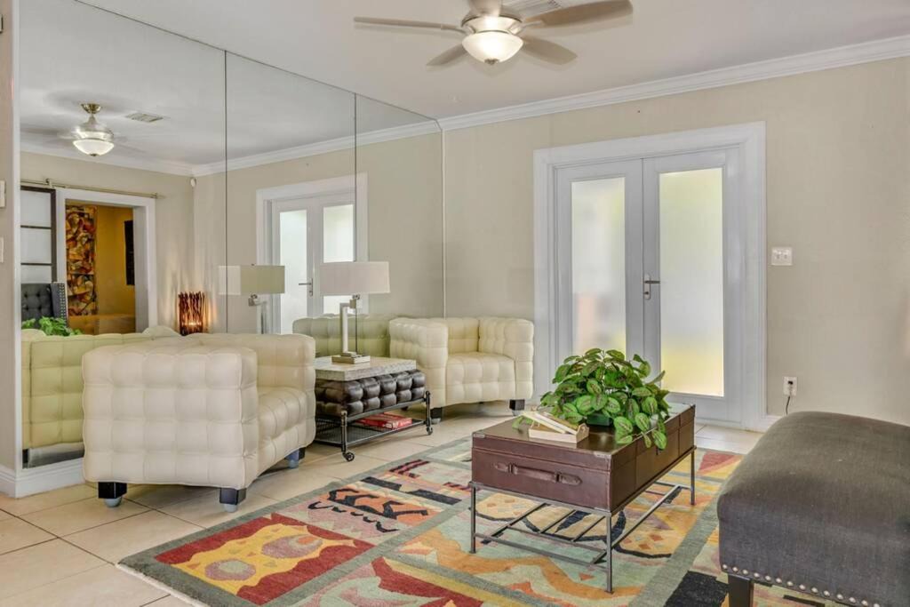 West Park House | 4BR Tropical Paradise Pool Golf Resort