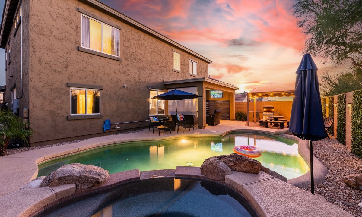 Camino a Lago House | 5 Bed| 3 Full bath home w/rec room, private pool & hot tub!