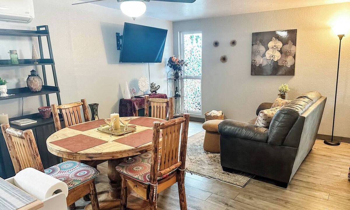 Harrison East South House | 5 Mins to NW Med Cntr/Studio/Duplex/1 BD 1 BA