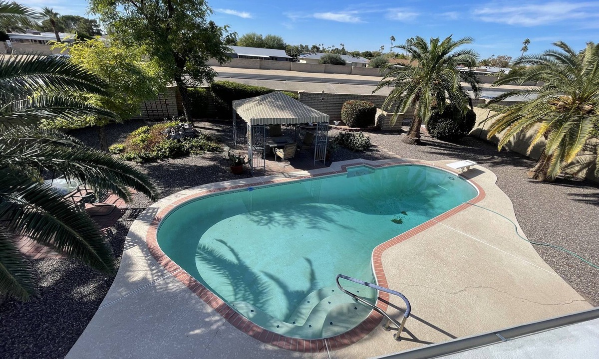 Sun City House | 5 star resort pool,jet tub, out Drshower,barbeque,fire pit,tvs,stunning backyard