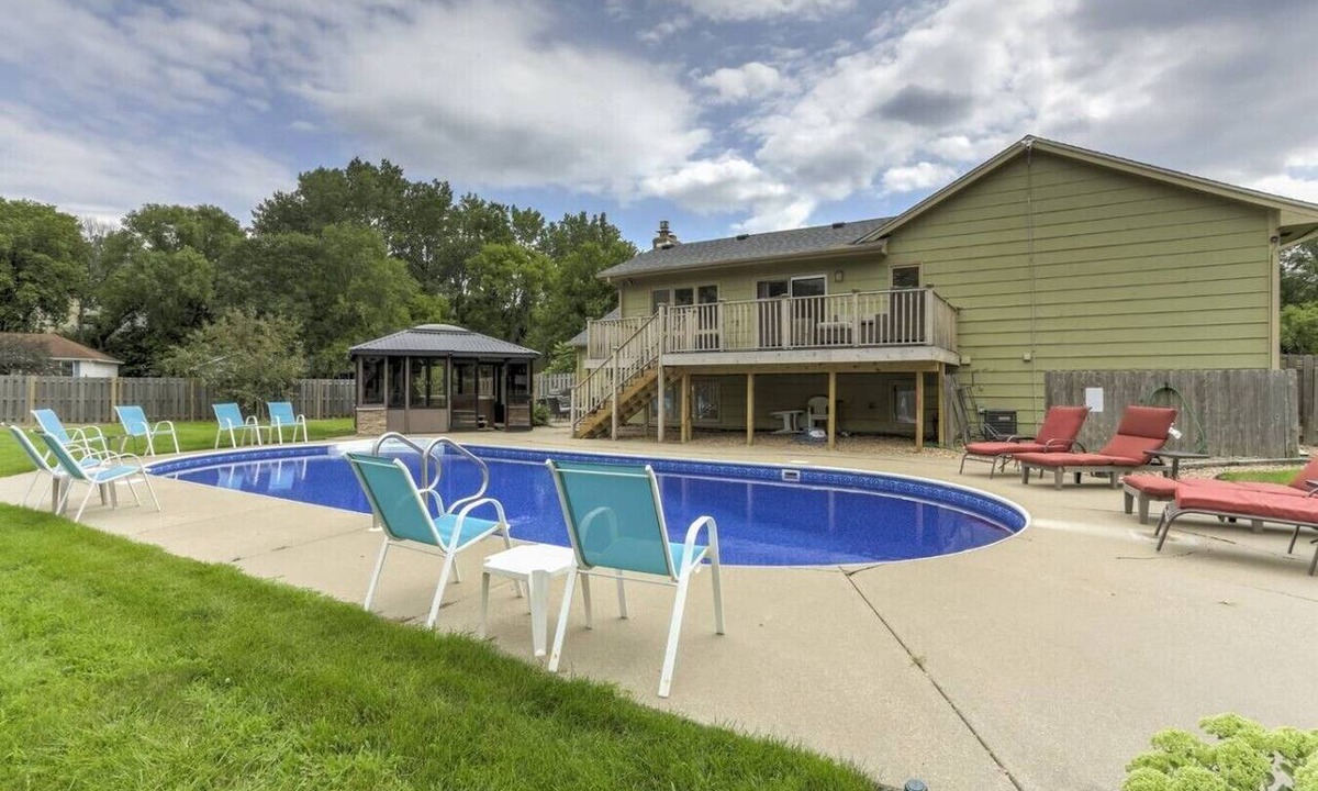 Burnsville House | 5BD Oasis Retreat w/New Hot Tub