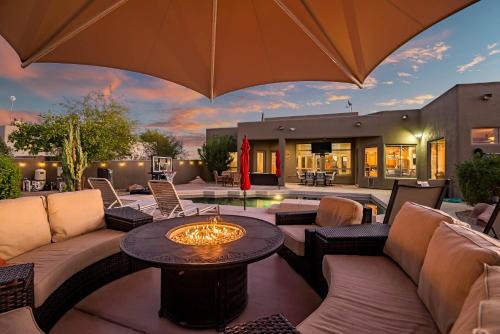 North Scottsdale House | 5BR Pool Patio Outdoor TV & In-Pool Hoops