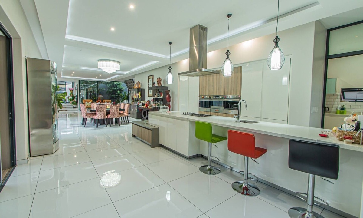 Umhlanga Villa | 6 Bedroom House in Umhlanga