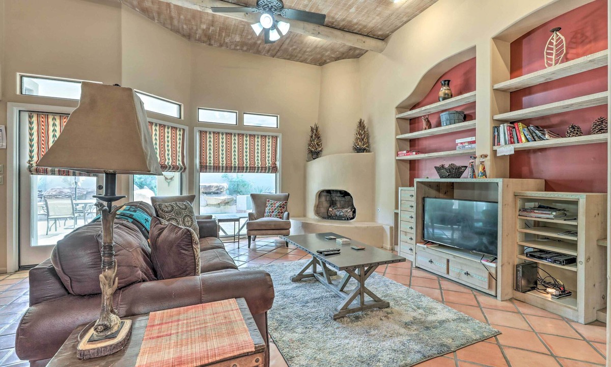 Dobson Ranch House | 6 Mi to Dtwn Mesa! Pueblo Poolside Retreat
