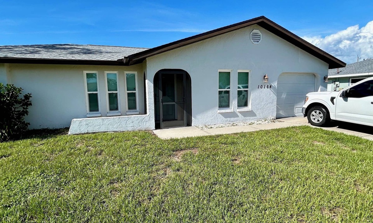 Englewood East House | 6 Miles From Beaches ~ Cozy Home w/Screened Lanai