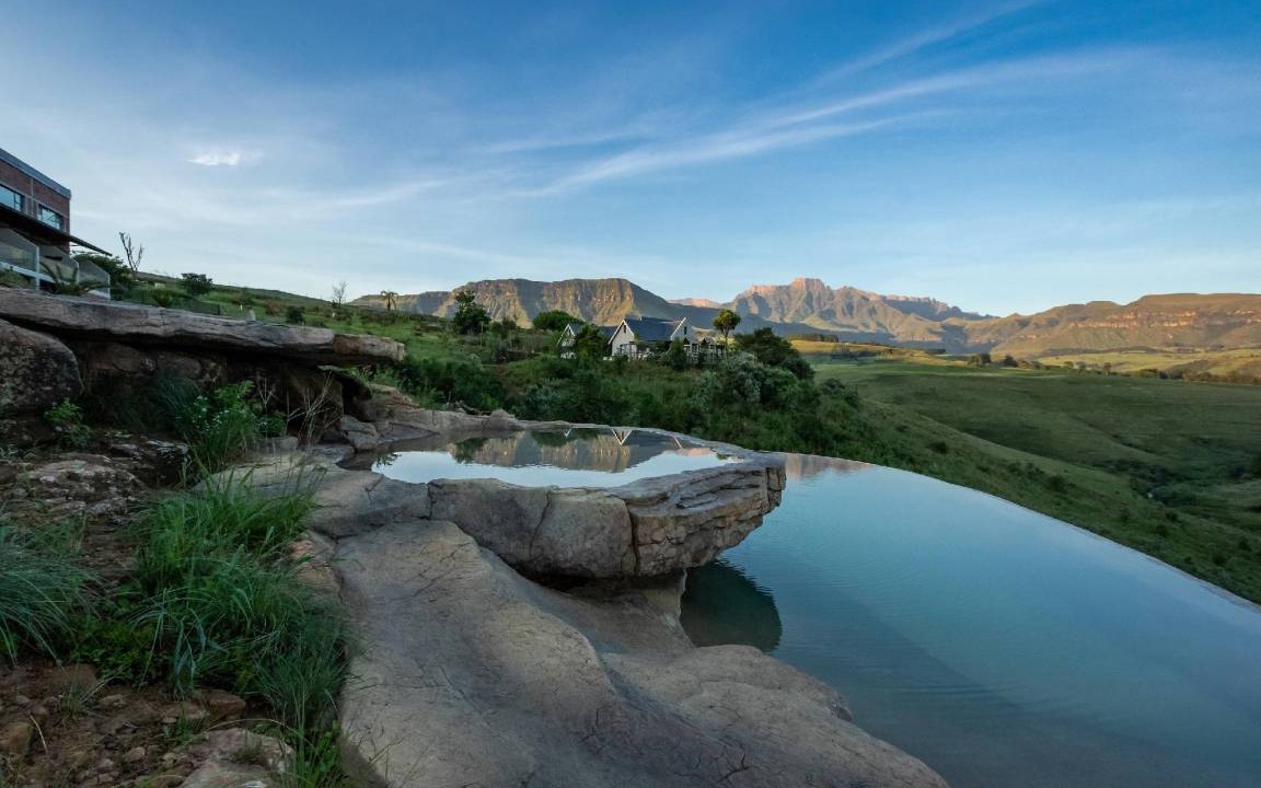 Dragon Peaks Hotel | 60 m² Hotel ∙ 4 guests