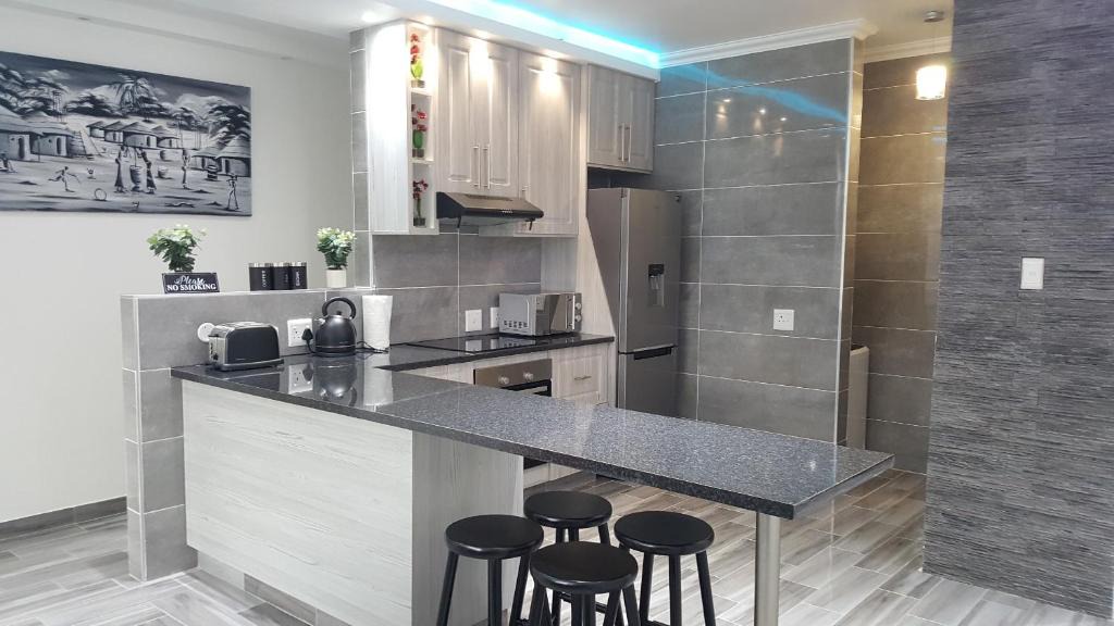 Kingsborough Apartment | 8 L'Escalier Cabanas