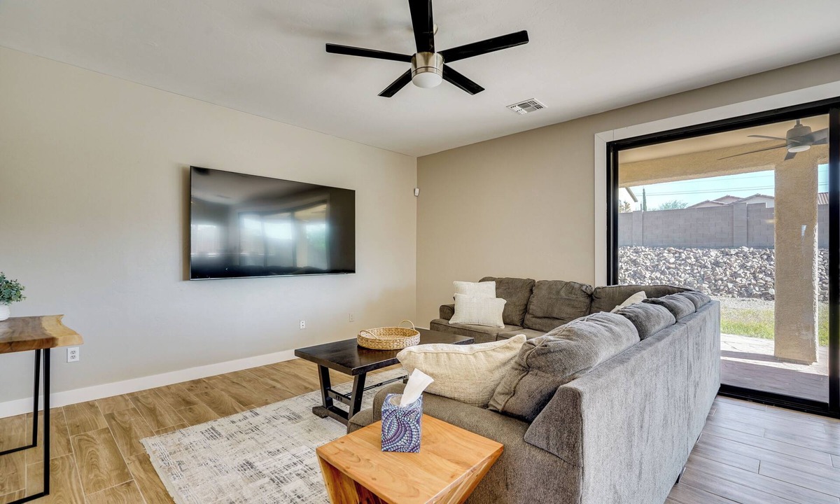 Spanish Trails Estates House | 8 Mi to Saguaro National Park: Family Home w/Yard