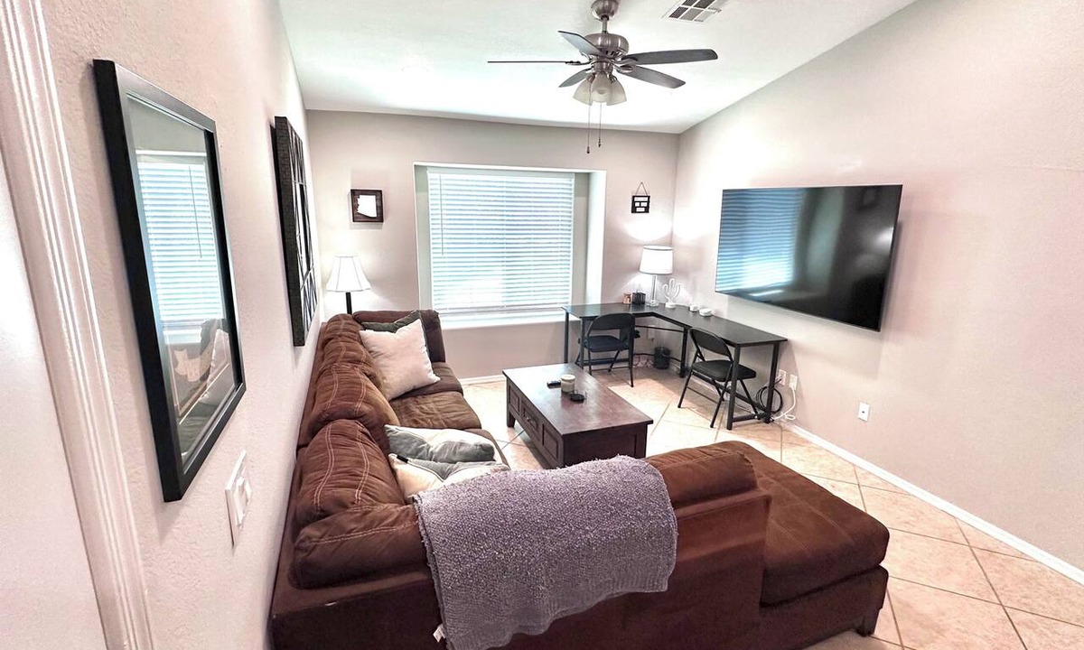 Phoenix Condo | 971 sf 2 Bedroom 2 Bath Townhouse 3 mi to Westgate