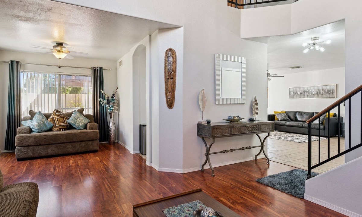 Chandler House | A spacious home filled with natural light , 3 Bedroom House with AC and Heating.