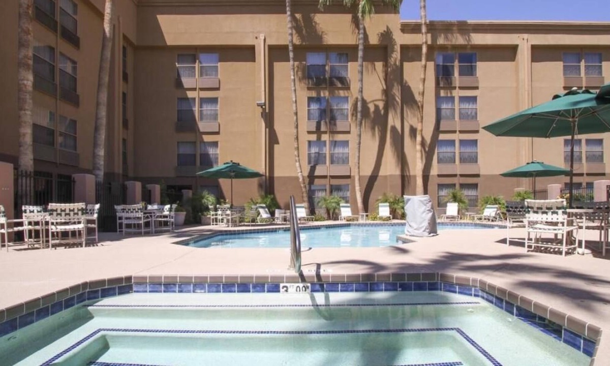 South Mountain House | A Trip Back In Time! 3 Queen Units for 12, Pool, Fitness Center, Parking