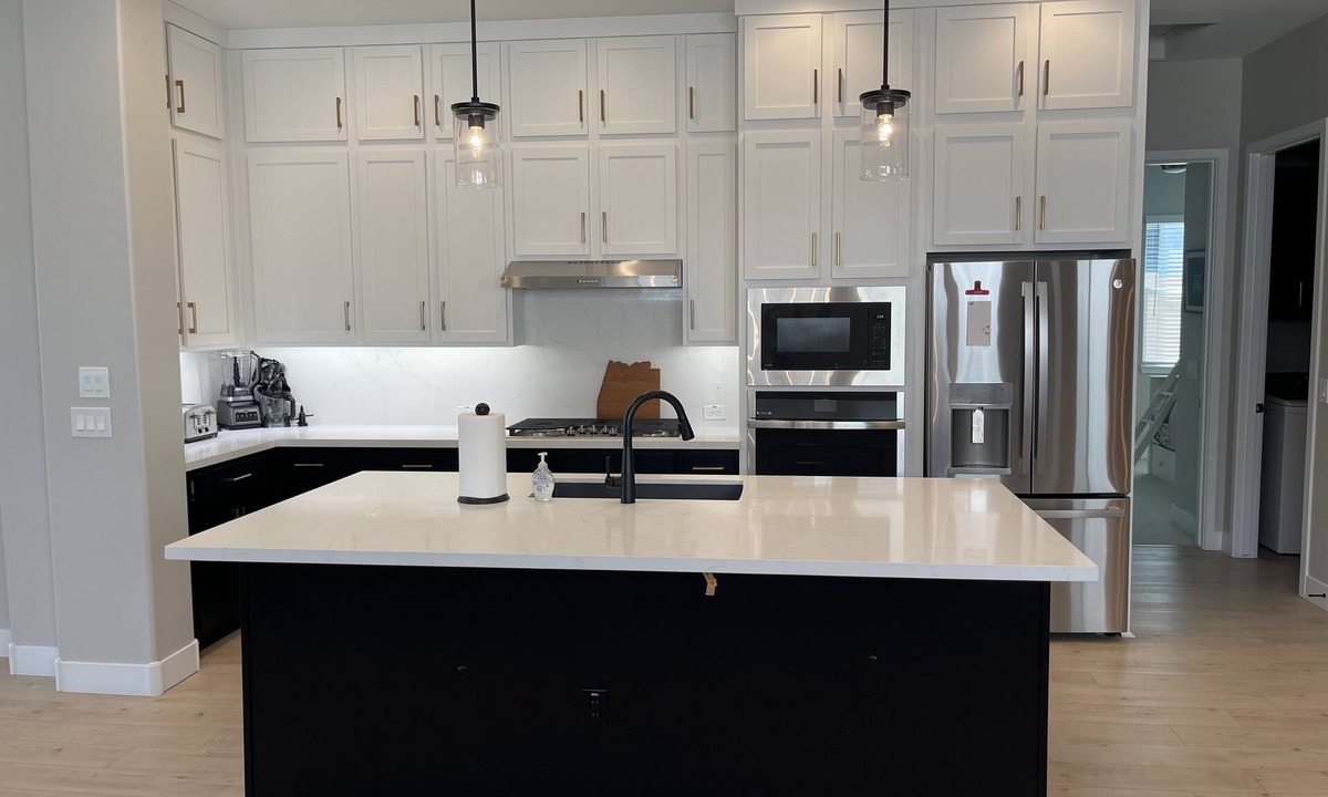 Maricopa County House | Absolutely stunning new home in Litchfield Park, close to Verrado area!