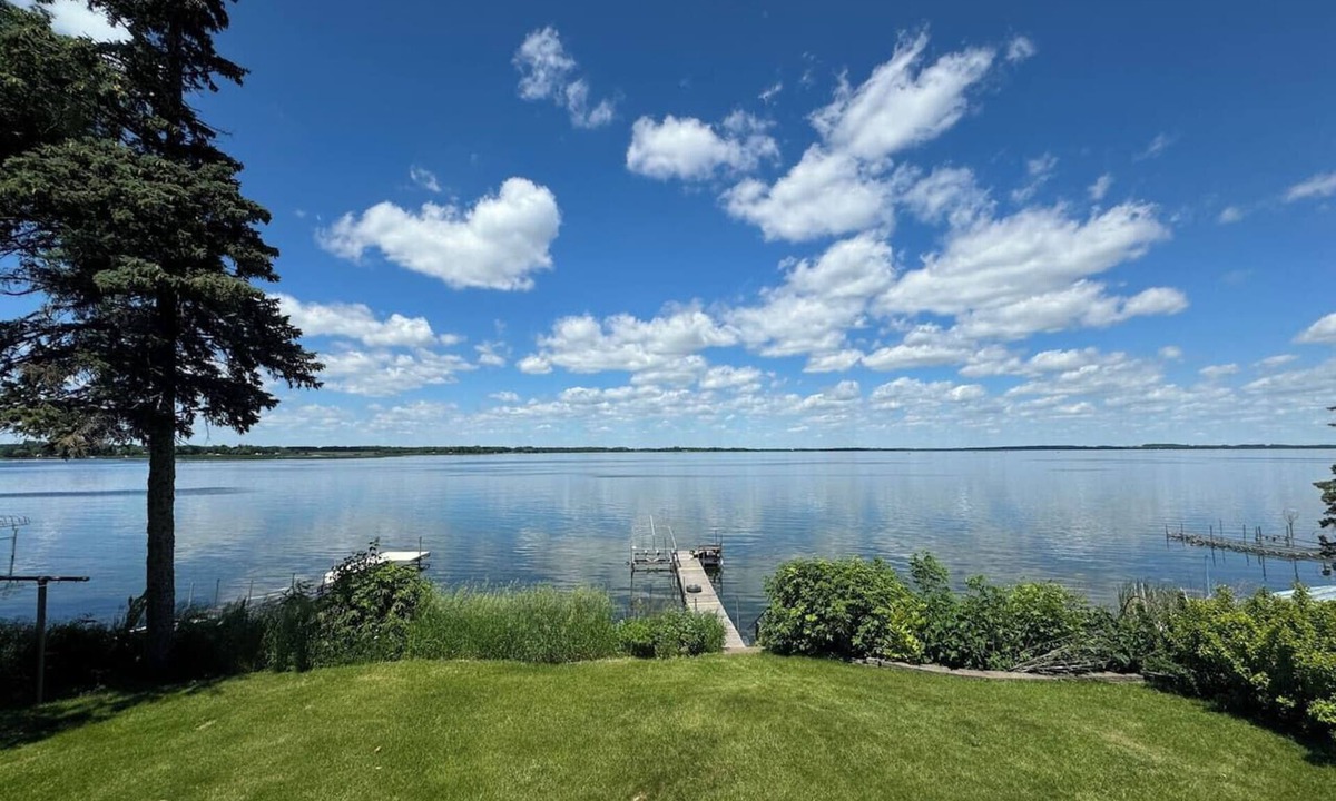 Osakis House | Adorable lake front cottage in charming Osakis