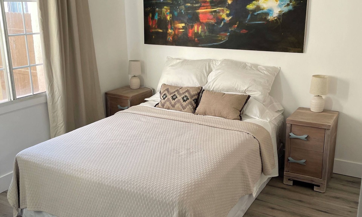 Downtown Phoenix Cottage | Adorable one bedroom guest house with parking G
