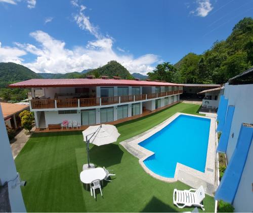 San Ramon Hotel | Albergue Schuler