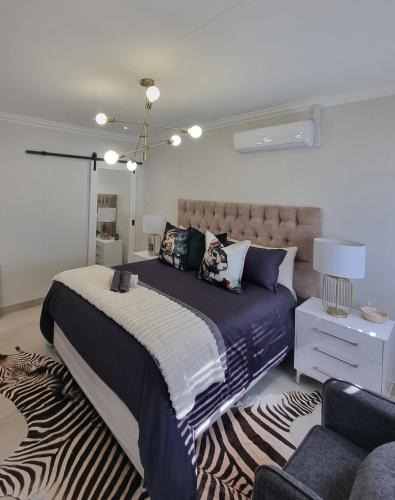 Kimberley Apartment | Alice in Wonderland