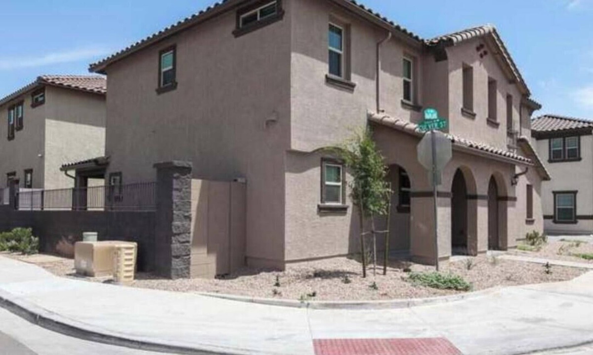 Canyon Trails House | Amazing 3-bedroom house with two community pools in beautiful Goodyear!