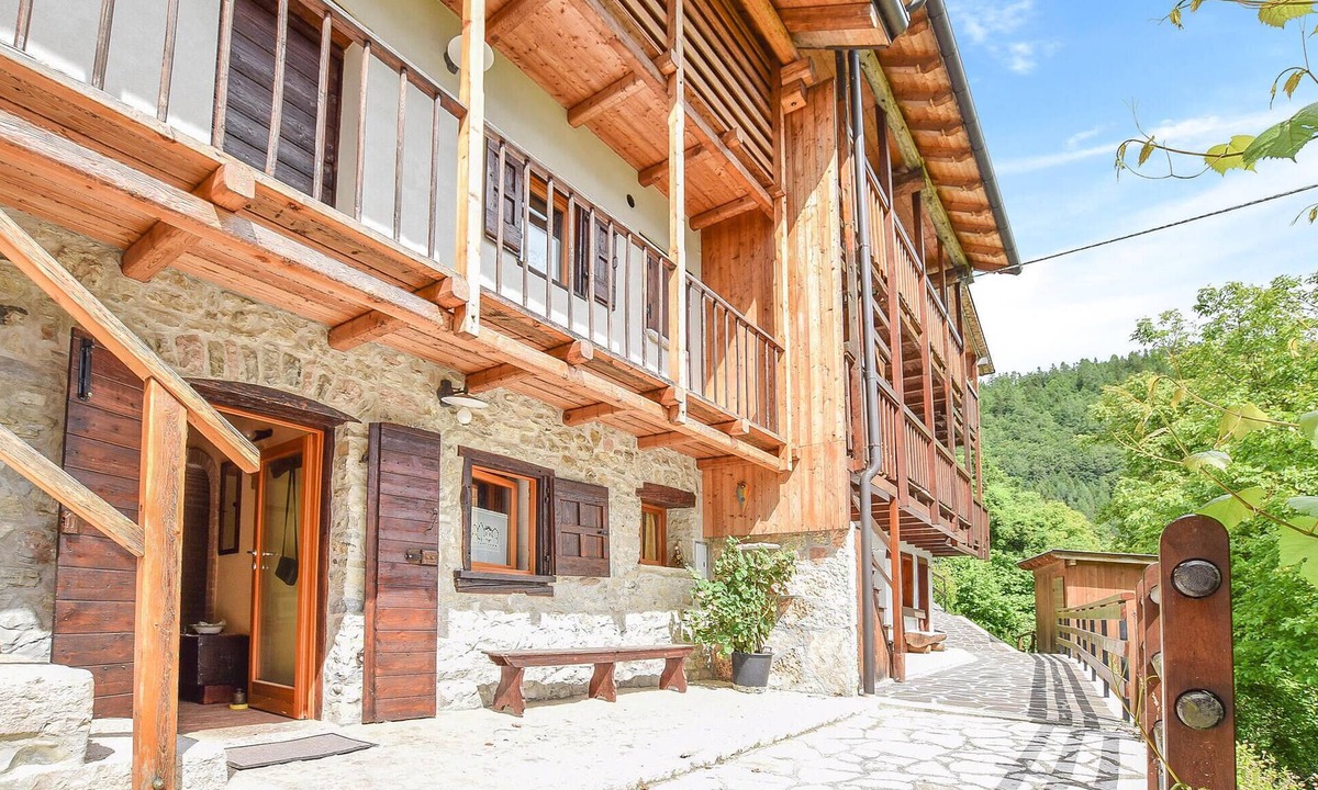 Lamon House | Amazing home in San Donato di Lamon BL with sauna